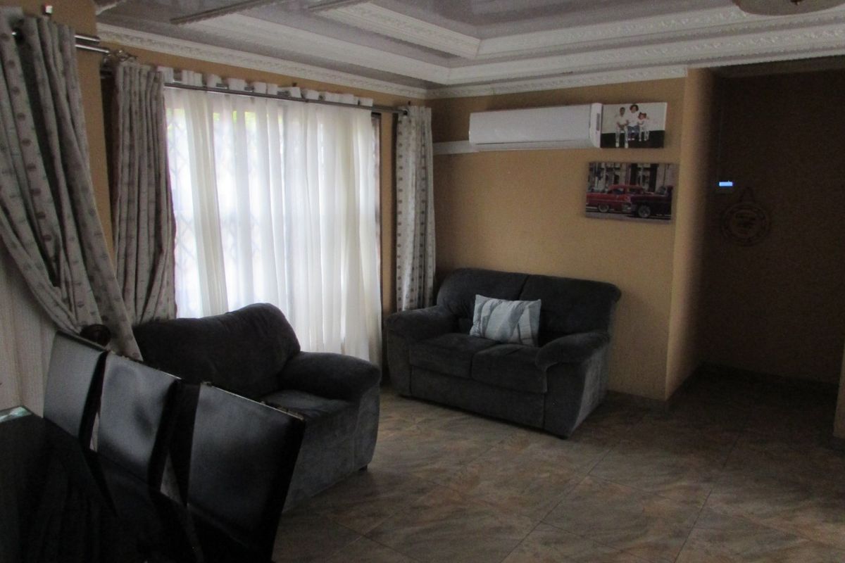 Newly Renovated 3 bedroom home in Kingsview Ext 3 - Photo 3