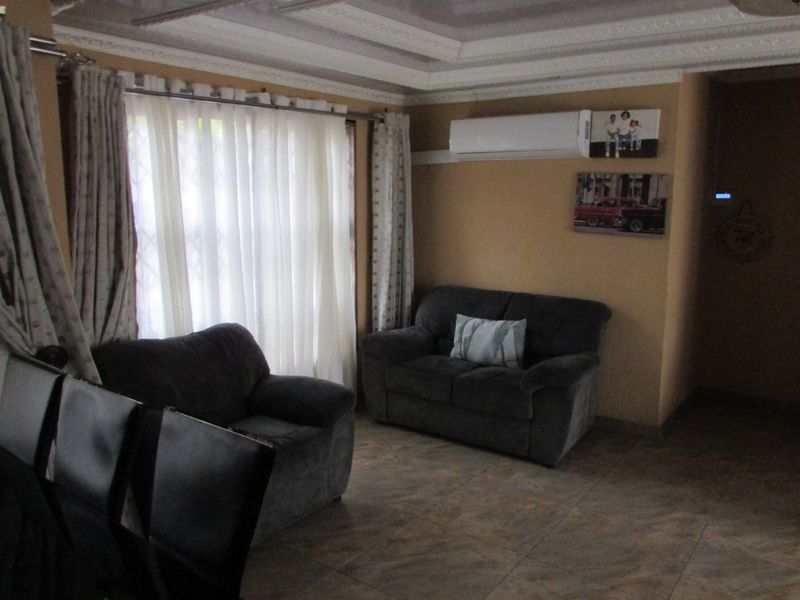 Newly Renovated 3 bedroom home in Kingsview Ext 3 - Photo 3