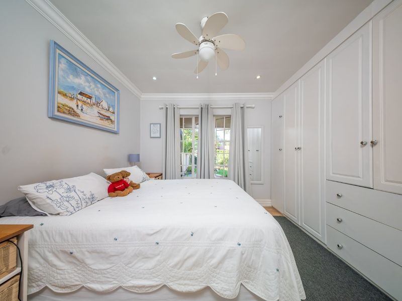 Charming Cottage in Beautiful Thornhill Estate - Photo 9