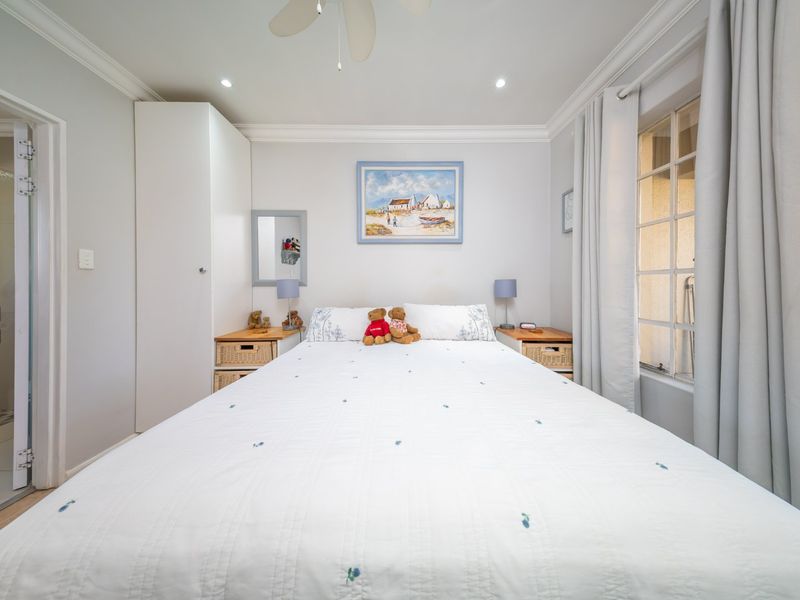 Charming Cottage in Beautiful Thornhill Estate - Photo 8