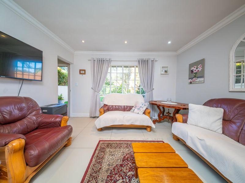 Charming Cottage in Beautiful Thornhill Estate - Photo 7