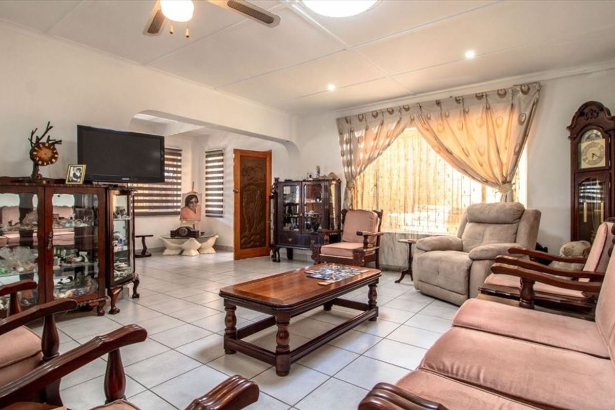 Spacious Family Home with Exceptional Features - Photo 2