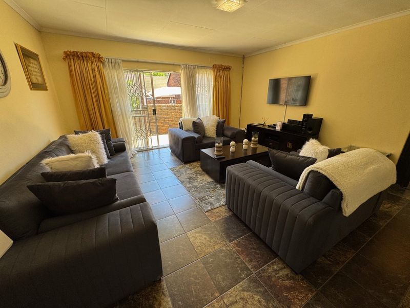 Elegant Family Home with Space and Style - Photo 5