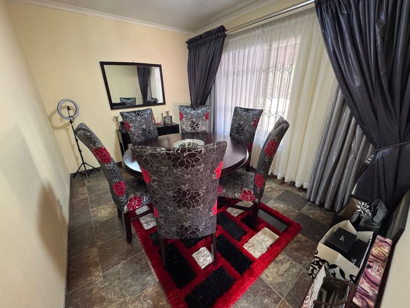 Elegant Family Home with Space and Style - Photo 4