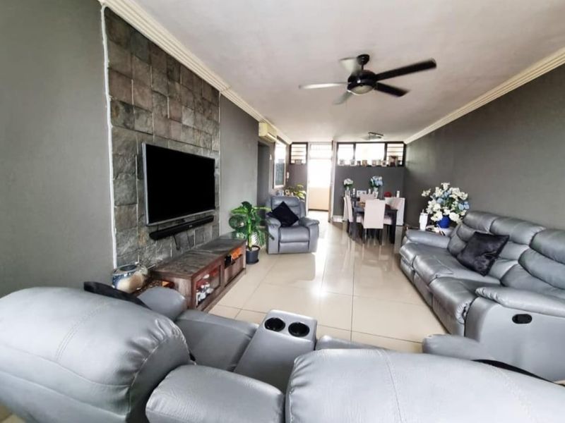 2 Bedroom,1 Bathroom Apartment for Sale in Amanzimtoti,Durban - Photo 3