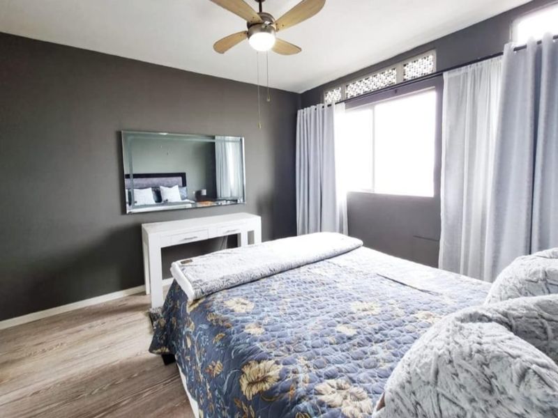 2 Bedroom,1 Bathroom Apartment for Sale in Amanzimtoti,Durban - Photo 6