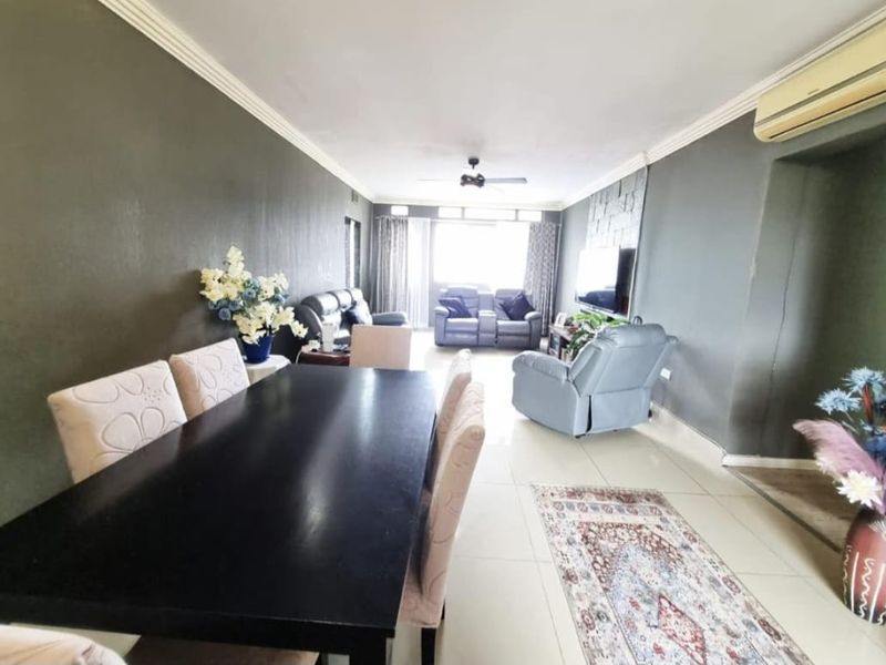 2 Bedroom,1 Bathroom Apartment for Sale in Amanzimtoti,Durban - Photo 5