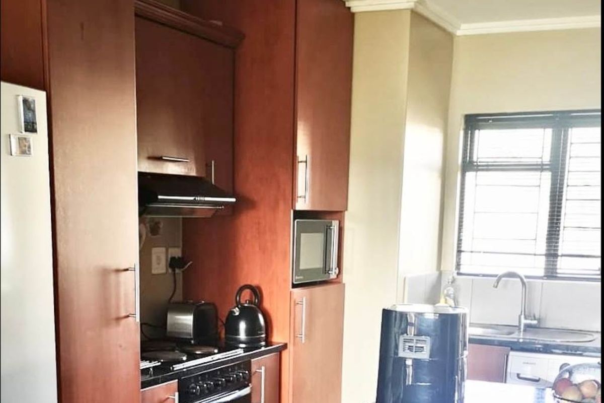 2 Bedroom,1 Bathroom Apartment For Sale in Sherwood, Durban - Photo 2