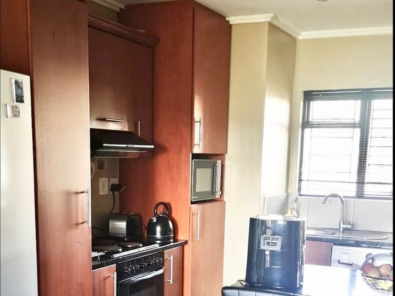 2 Bedroom,1 Bathroom Apartment For Sale in Sherwood, Durban - Photo 2