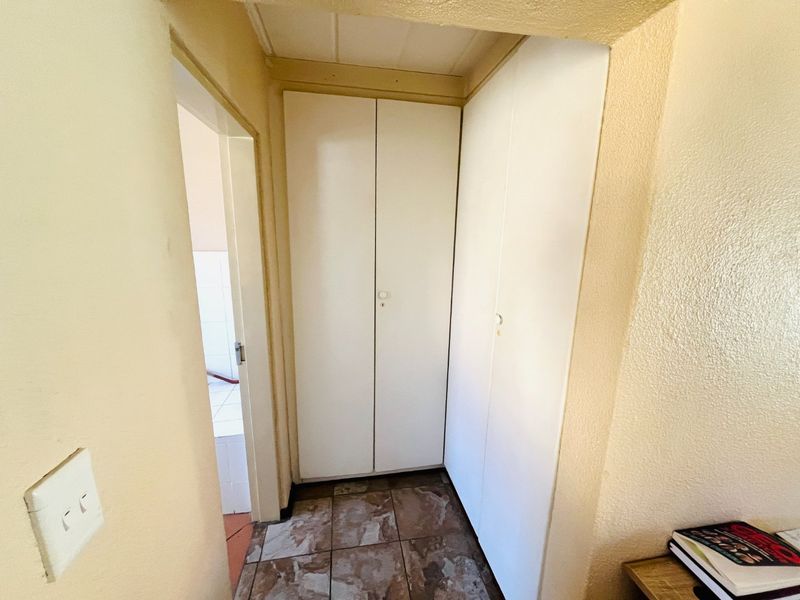 Spacious Bachelor apartment to rent in Sundowner secure now!! - Photo 8