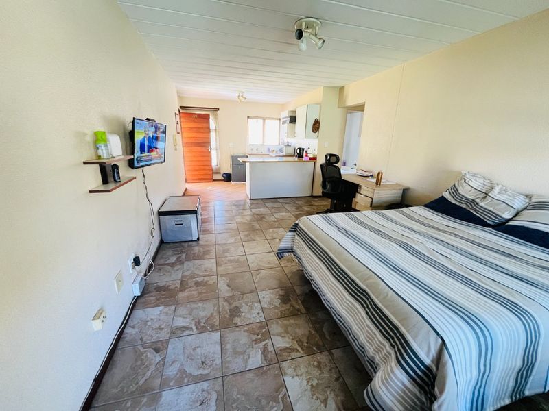 Spacious Bachelor apartment to rent in Sundowner secure now!! - Photo 7