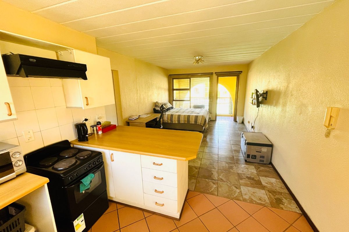 Spacious Bachelor apartment to rent in Sundowner secure now!! - Photo 4