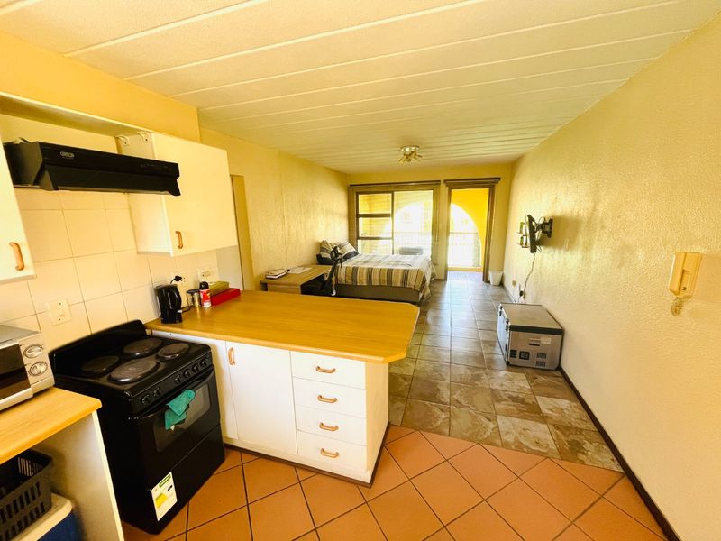 Spacious Bachelor apartment to rent in Sundowner secure now!! - Photo 4