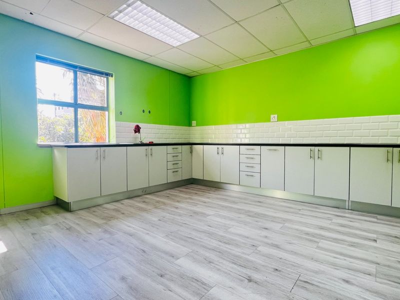 Ground Floor Office with Flexible Layout - Photo 5