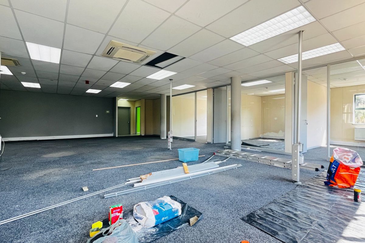 Ground Floor Office with Flexible Layout - Photo 3