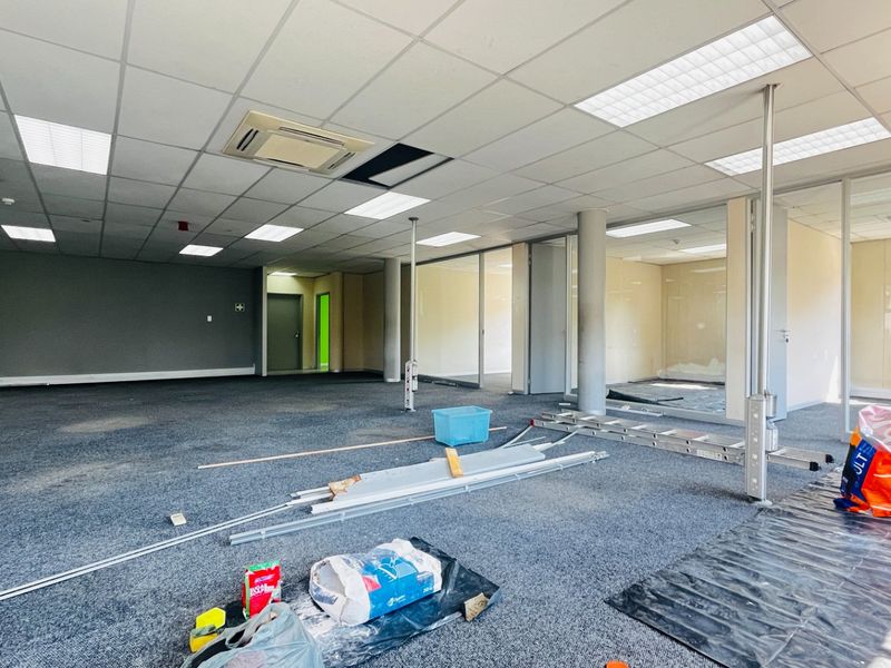 Ground Floor Office with Flexible Layout - Photo 3