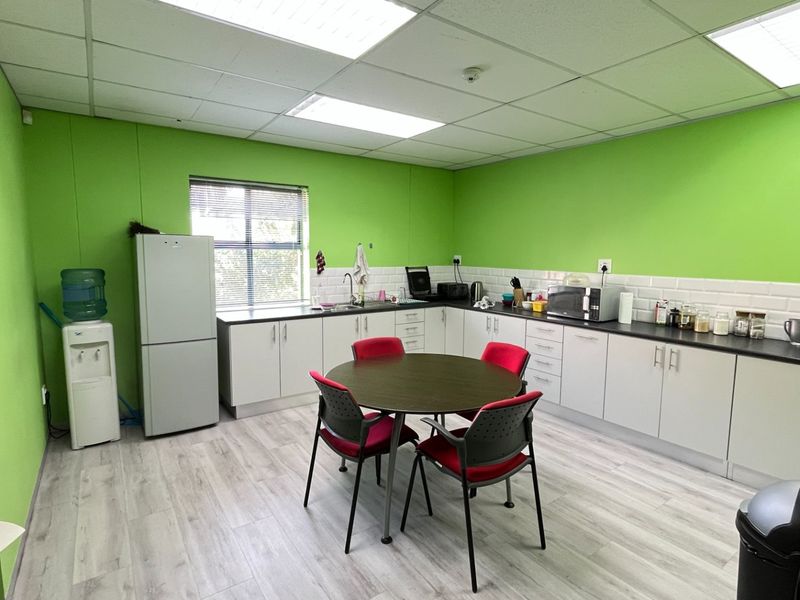 Ground Floor Office with Flexible Layout - Photo 10