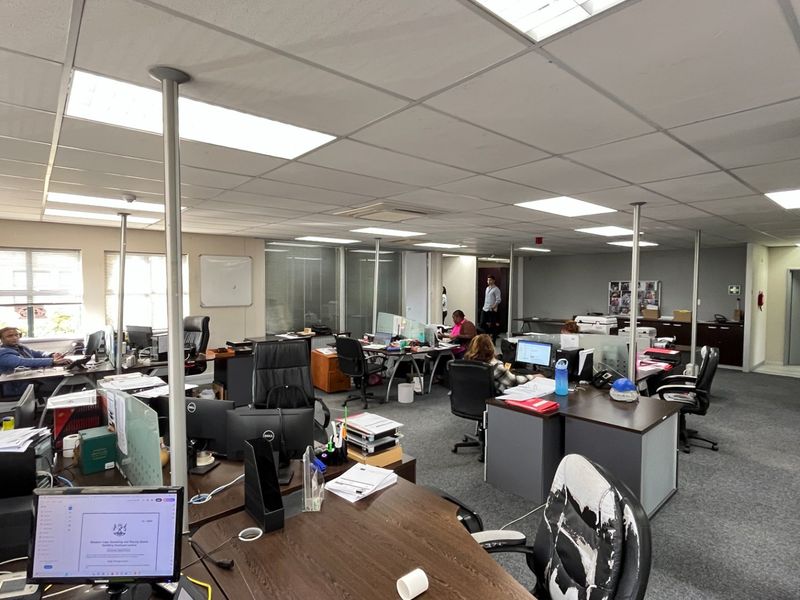 Ground Floor Office with Flexible Layout - Photo 9