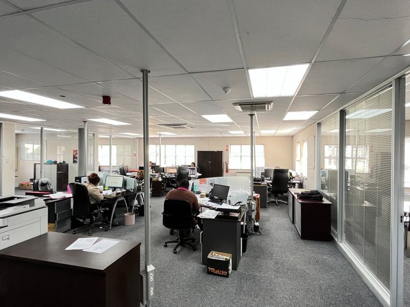 Ground Floor Office with Flexible Layout - Photo 7