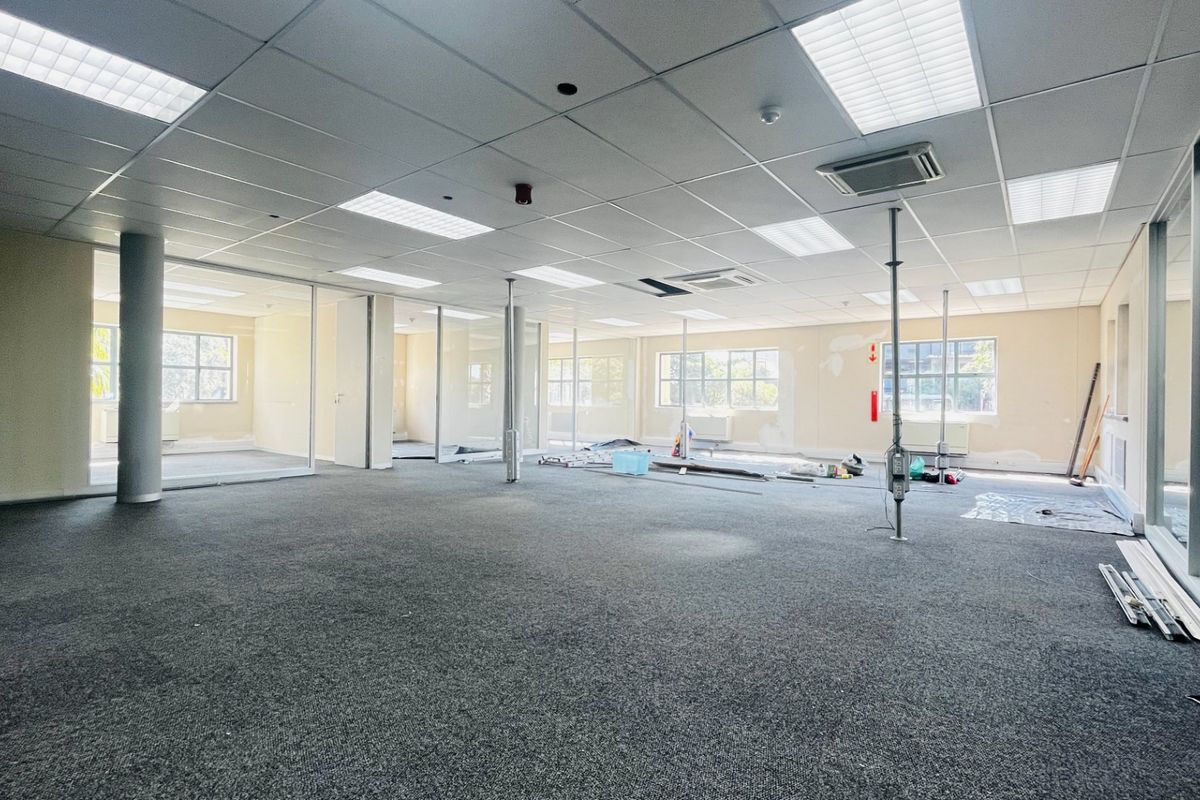 Ground Floor Office with Flexible Layout - Photo 2