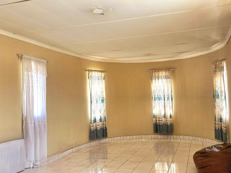 Warm and Inviting 4-Bedroom Home in Sought-After Stanger Manor - Photo 5