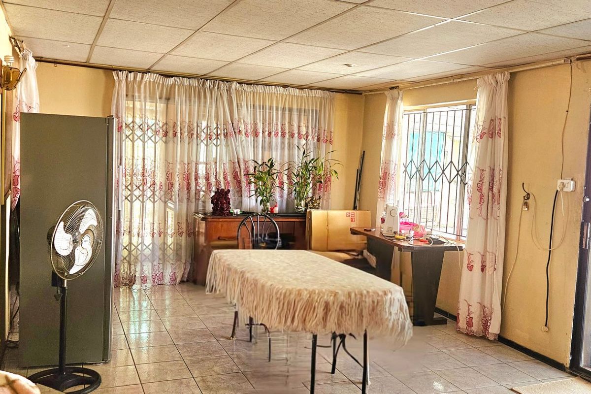 Warm and Inviting 4-Bedroom Home in Sought-After Stanger Manor - Photo 4