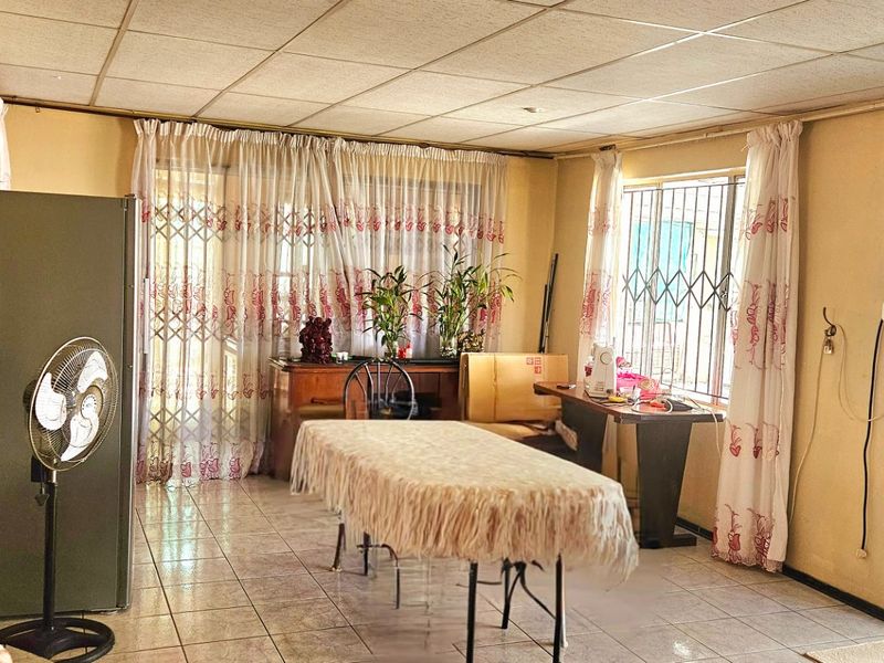 Warm and Inviting 4-Bedroom Home in Sought-After Stanger Manor - Photo 4