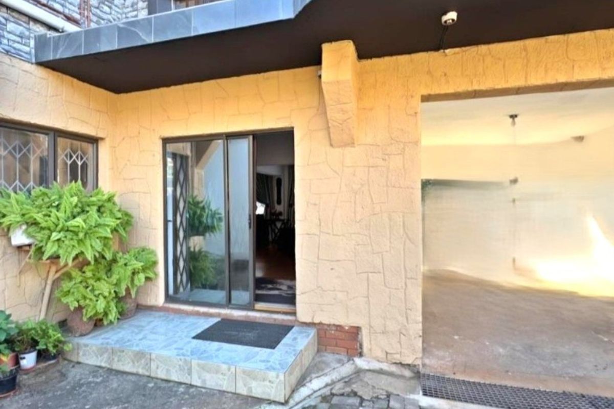 Charming Double-Storey Home in Prestigious Stanger Manor  - Photo 3