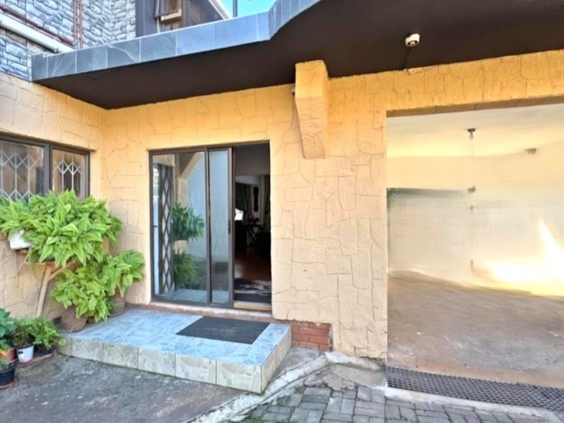 Charming Double-Storey Home in Prestigious Stanger Manor  - Photo 3