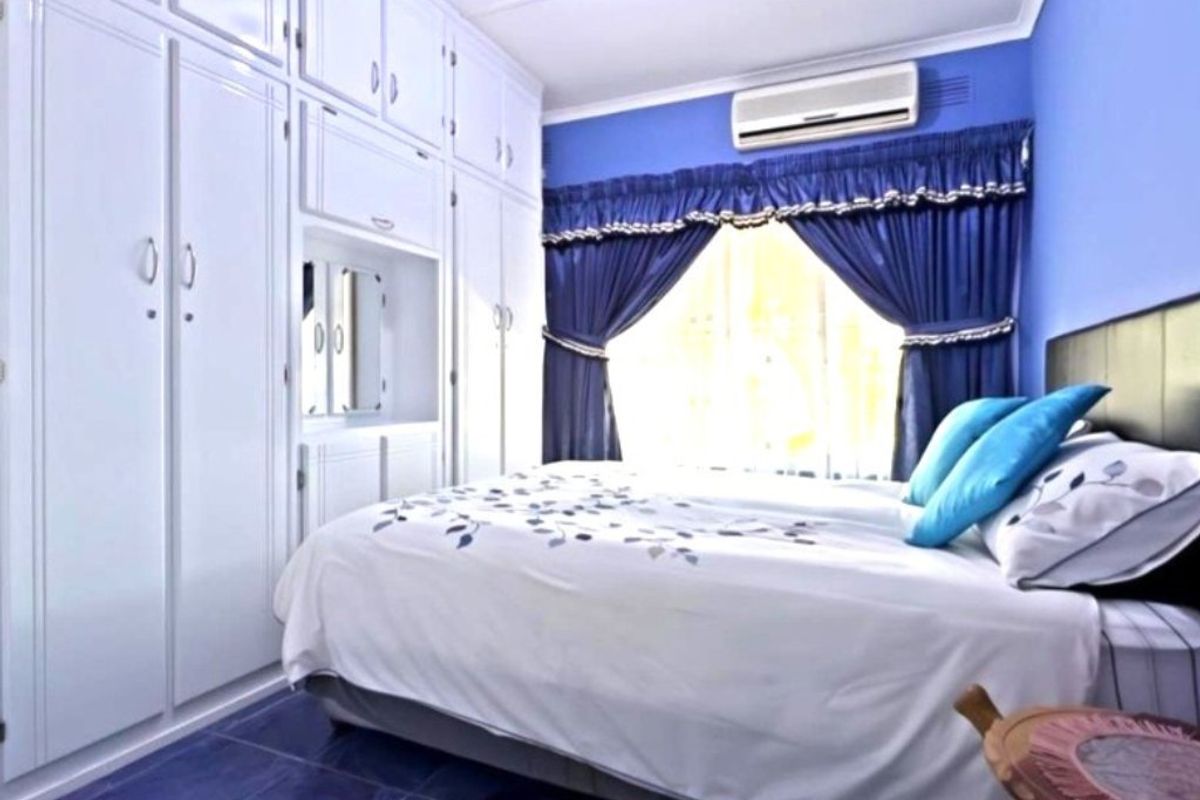 Charming Double-Storey Home in Prestigious Stanger Manor  - Photo 4