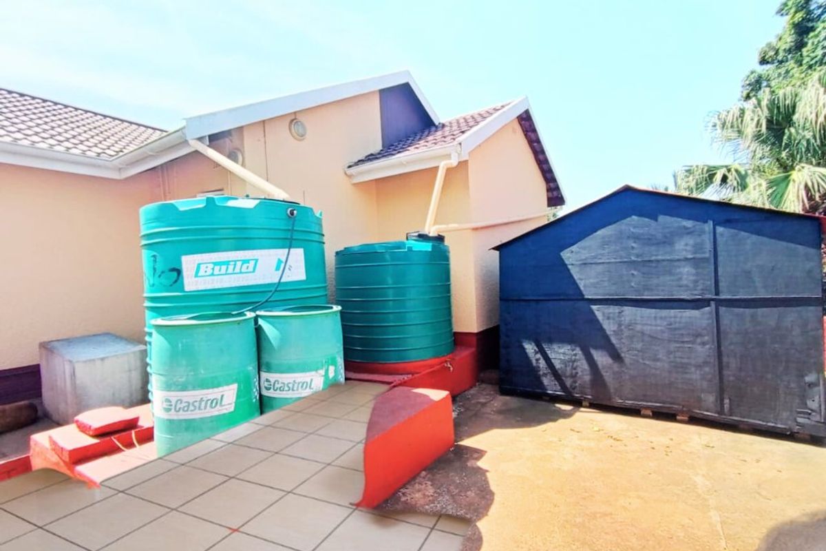 Elegant 4-Bedroom Home in Prime Location - Photo 4