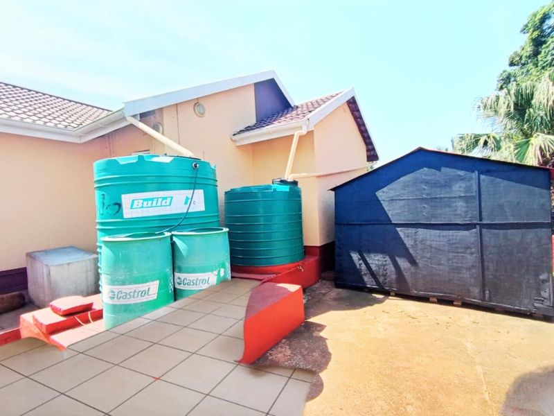 Elegant 4-Bedroom Home in Prime Location - Photo 4