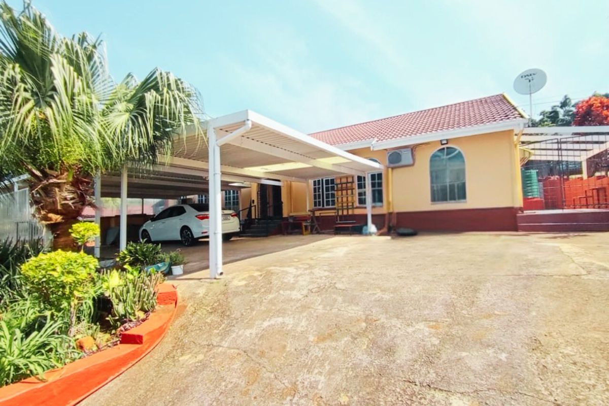 Elegant 4-Bedroom Home in Prime Location - Photo 3