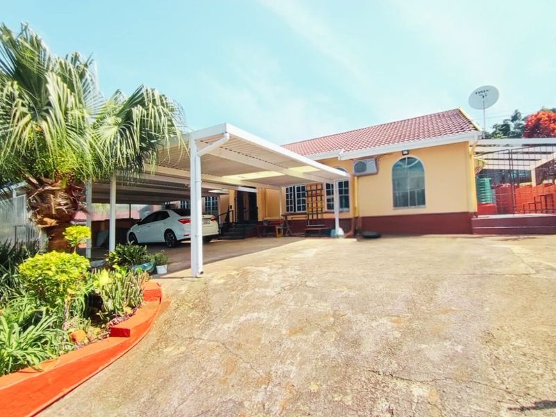 Elegant 4-Bedroom Home in Prime Location - Photo 3