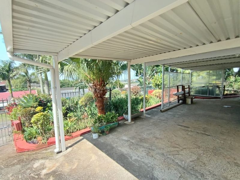 Elegant 4-Bedroom Home in Prime Location - Photo 9