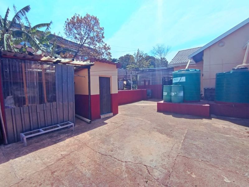 Elegant 4-Bedroom Home in Prime Location - Photo 6