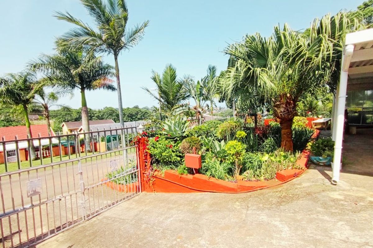 Elegant 4-Bedroom Home in Prime Location - Photo 2