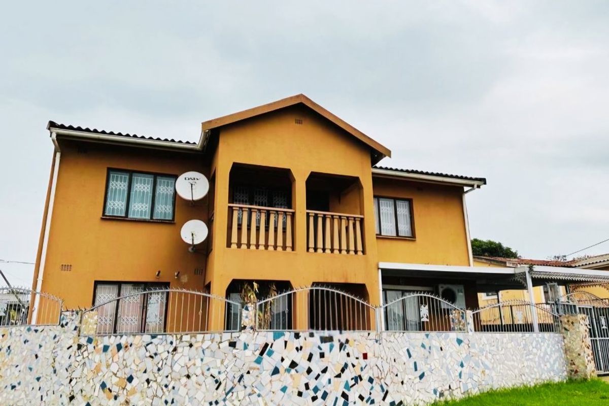 Ideally Situated Corner Plot Home with Dual Entrance Driveways - Photo 4