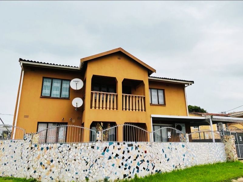 Ideally Situated Corner Plot Home with Dual Entrance Driveways - Photo 4