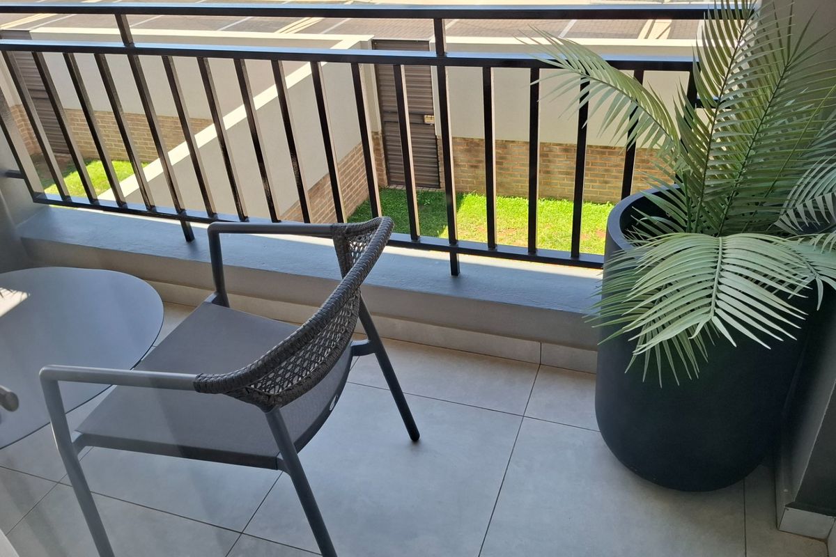 Modern 1 bedroom 1 bathroom Apartment with Open Plan Living - Photo 4