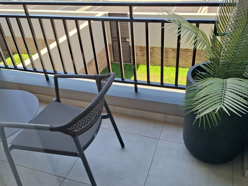 Modern 1 bedroom 1 bathroom Apartment with Open Plan Living - Photo 4