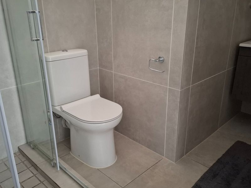 Modern 1 bedroom 1 bathroom Apartment with Open Plan Living - Photo 5