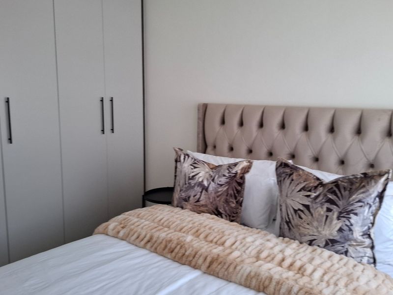 Modern 1 bedroom 1 bathroom Apartment with Open Plan Living - Photo 7