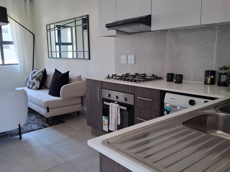 Modern 1 bedroom 1 bathroom Apartment with Open Plan Living - Photo 2