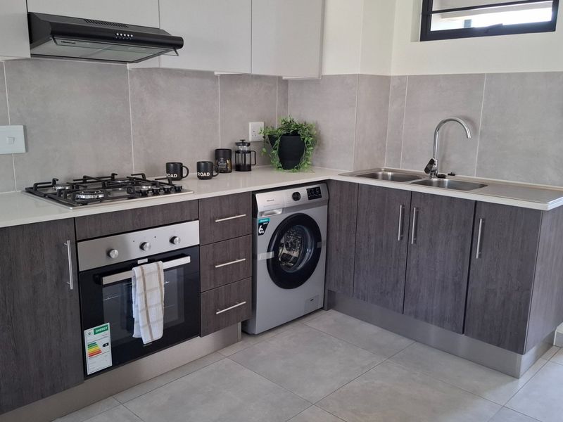 Modern 1 bedroom 1 bathroom Apartment with Open Plan Living - Photo 3