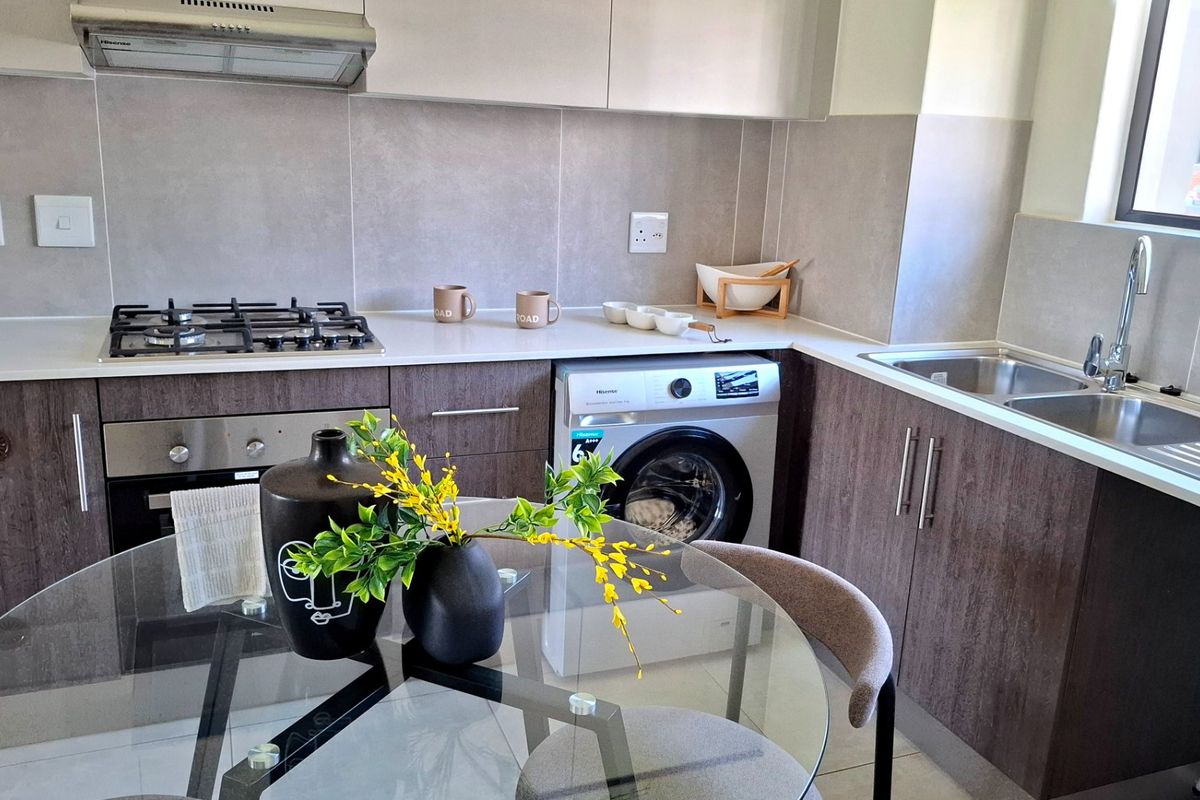 Modern 2 bedroom 2 bathroom apartment, in central. Brand new development no transfer costs - Photo 2