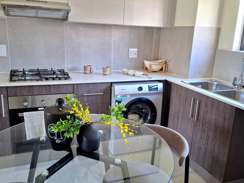 Modern 2 bedroom 2 bathroom apartment, in central. Brand new development no transfer costs - Photo 2