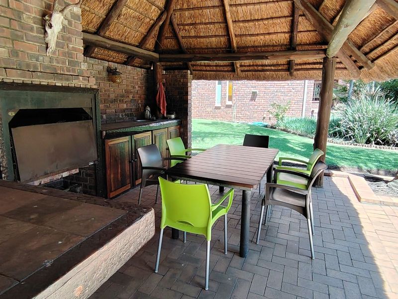 This is the one you have been waiting for! Spacious, 5 Bedroom family Home in Rooihuiskraal, Centurion. - Photo 8