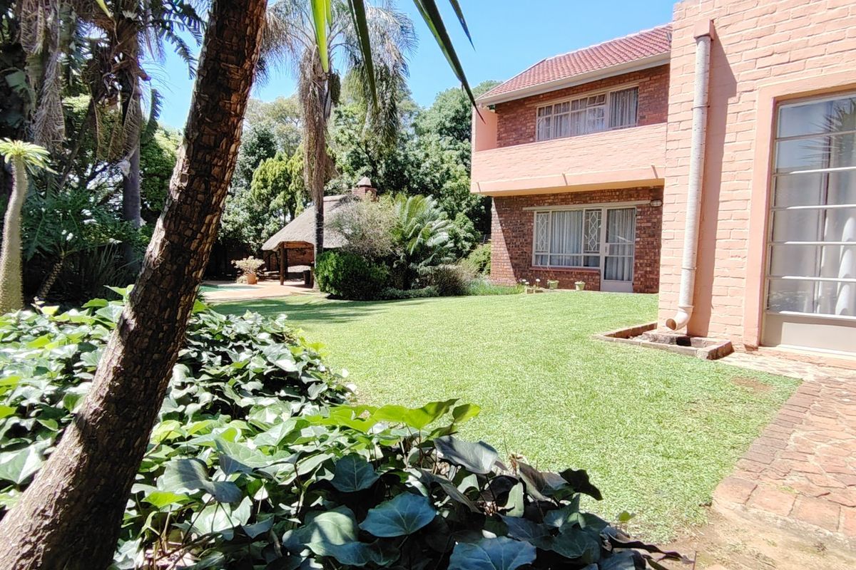 Spacious, 5 Bedroom family Home in Rooihuiskraal, Centurion. - Photo 4