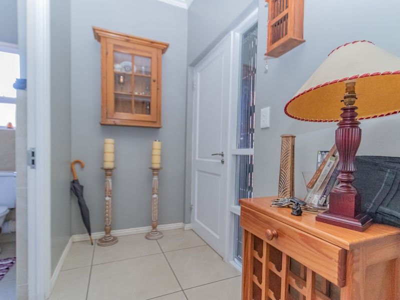 Modern 2-Bedroom Flat with Special Features! - Photo 10